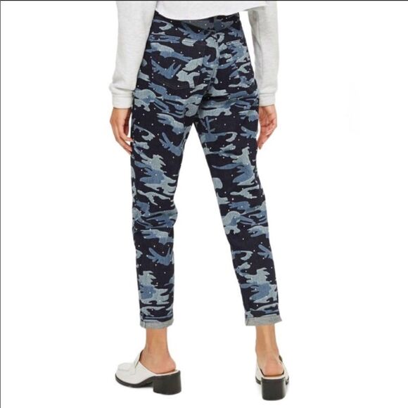 TOPSHOP Blue Camo Mom Jeans! Size 28. - Picture 9 of 10